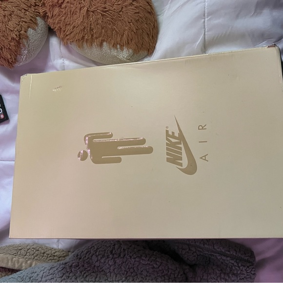 Billie Eilish mushroom nike sneakers. Size 10.5 men’s/12 women’s. - Picture 3 of 6